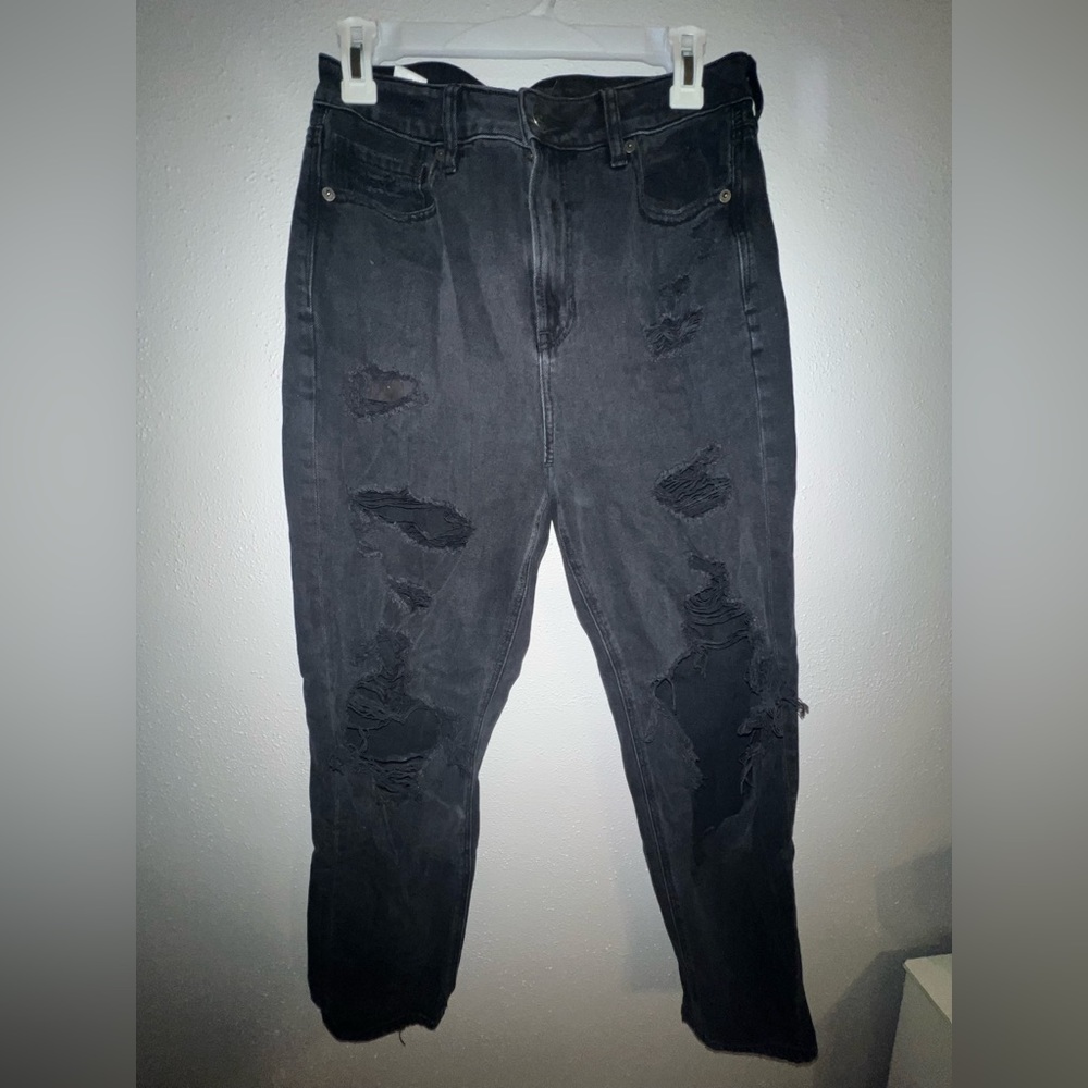 AE ripped boyfriend jeans- black